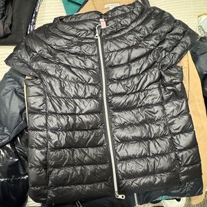 Elegant Black Puffer Jacket for Women